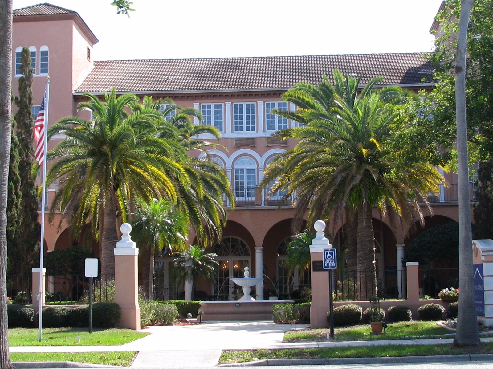 The exterior of Venice Center for Independence and Assisted Living features a fountain, and palm trees.
